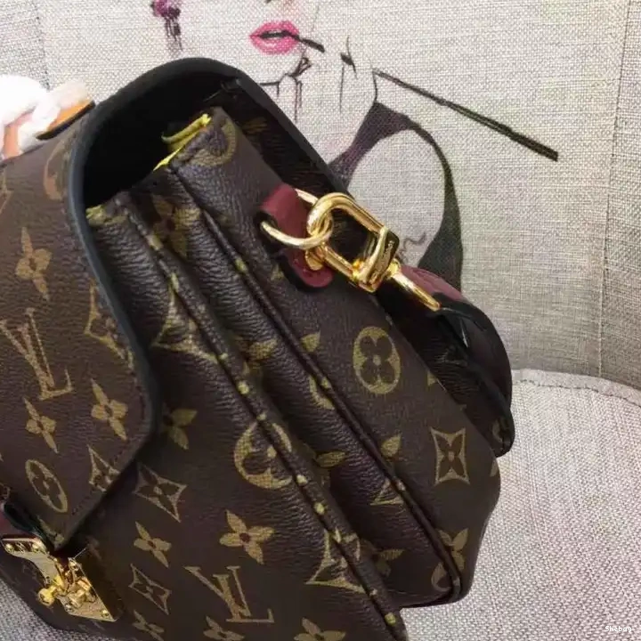 19B570337 Bags LV 0824